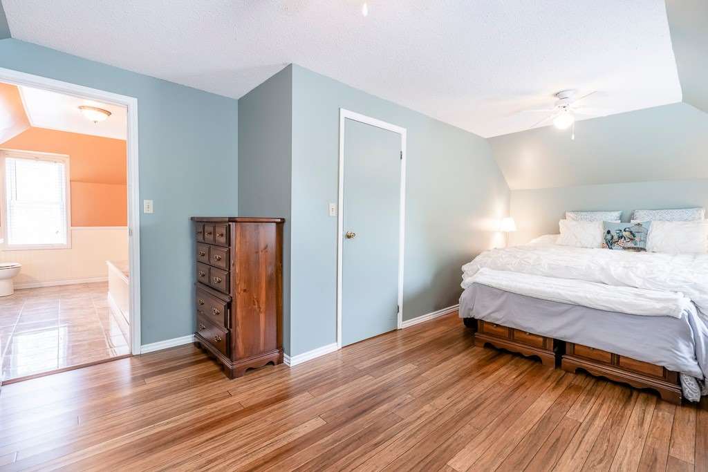 18 Centre St