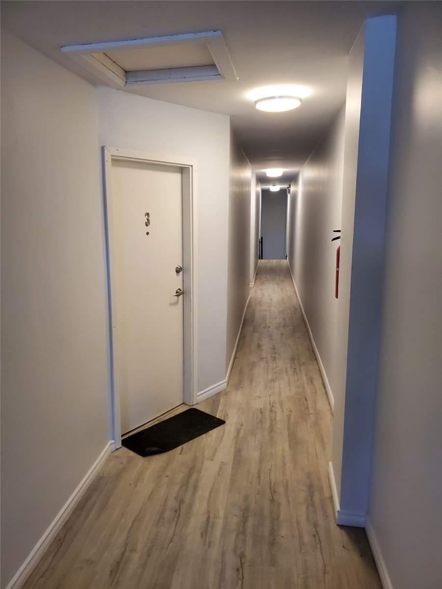 31 Mississaga St W