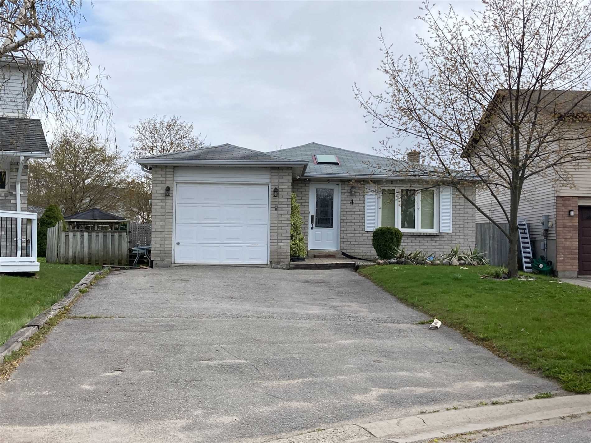 4 Mccuaig Crt