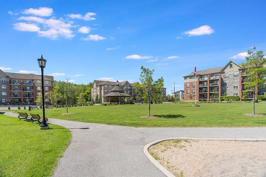 43 Ferndale Dr S, #406