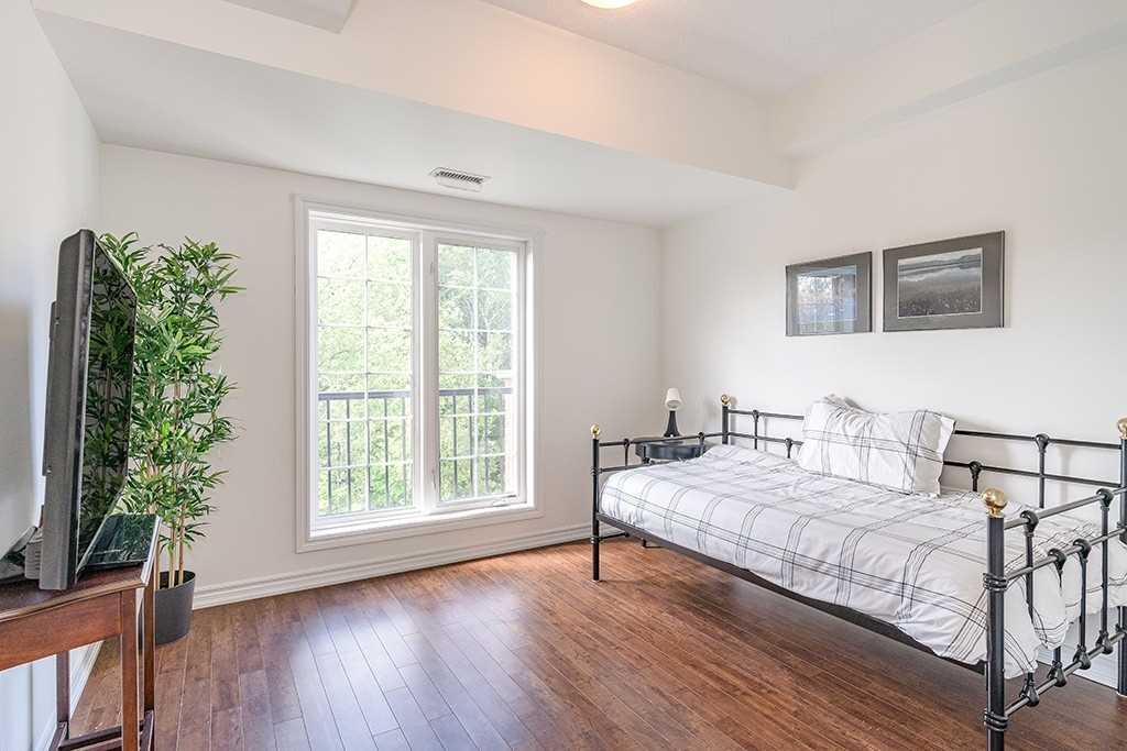 43 Ferndale Dr S, #406