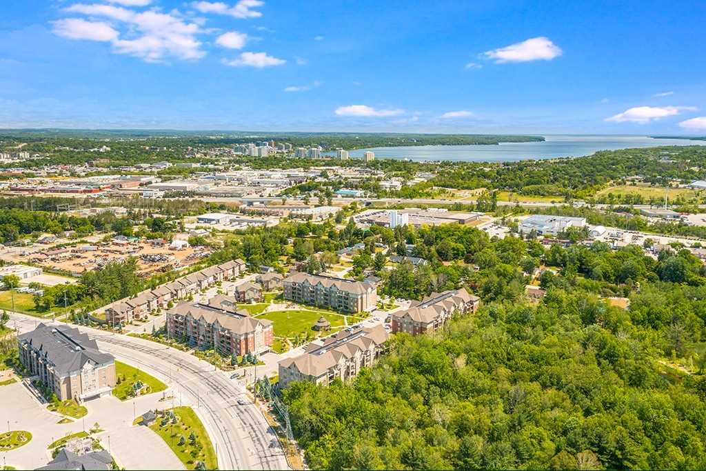 43 Ferndale Dr S, #406