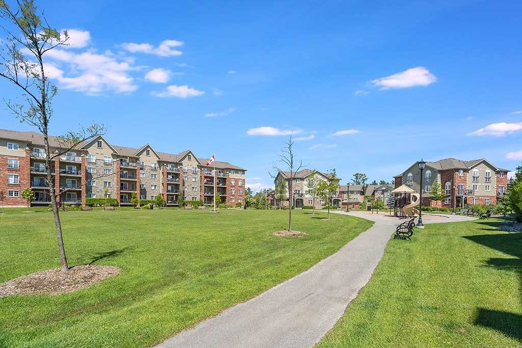 43 Ferndale Dr S, #406
