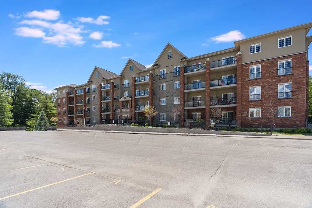 43 Ferndale Dr S, #406