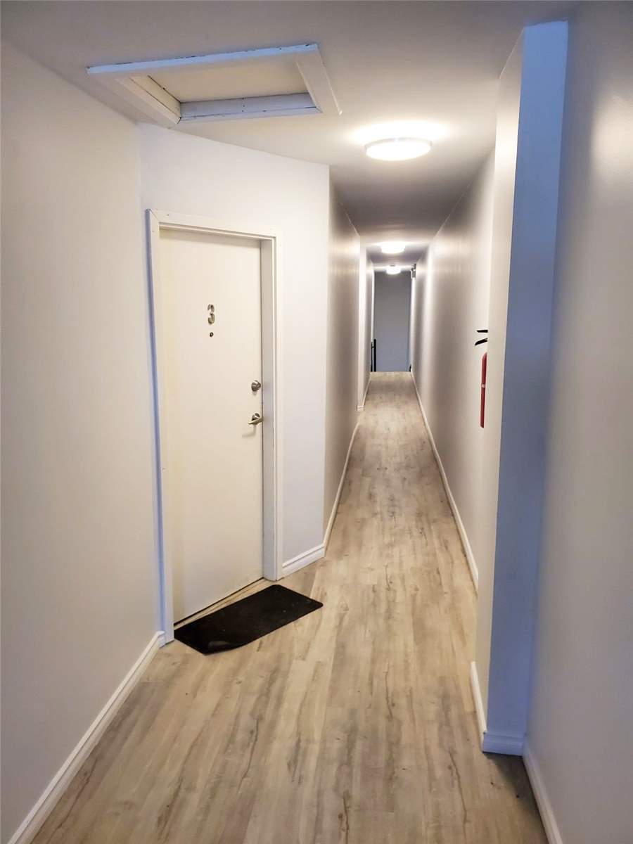 31 Mississaga St W