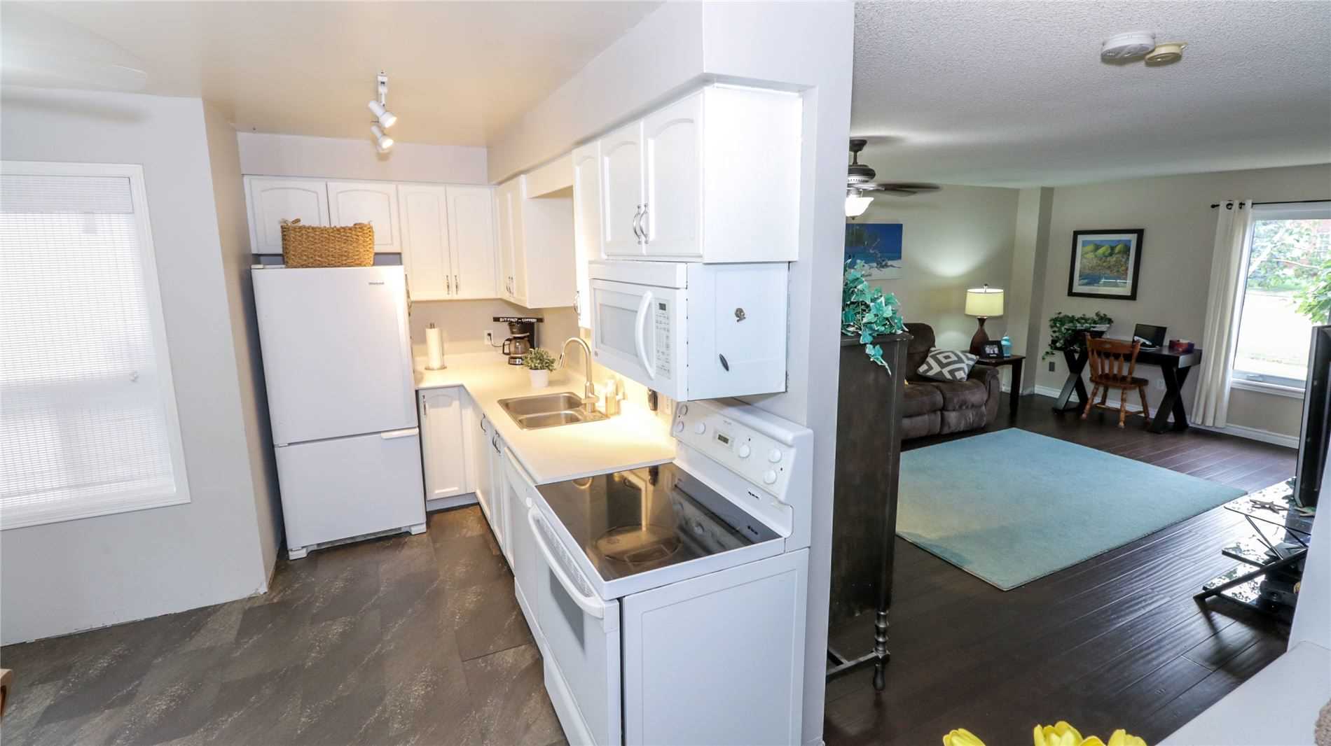 293 Livingstone St W