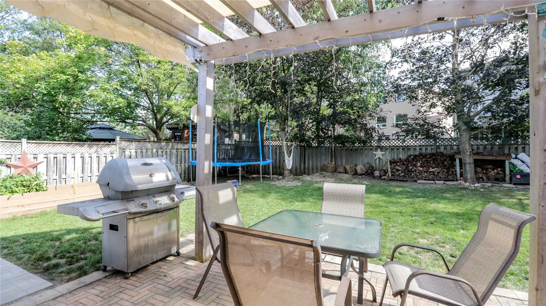 293 Livingstone St W