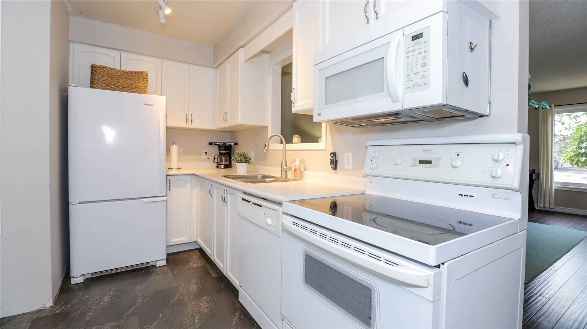 293 Livingstone St W