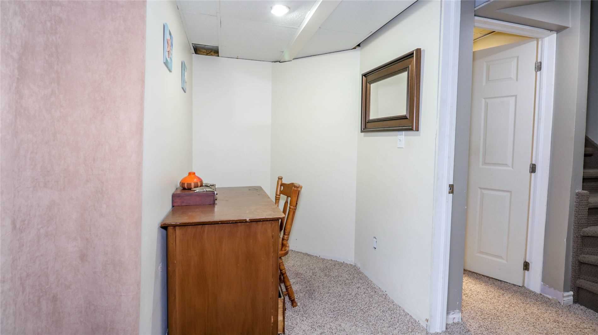 293 Livingstone St W