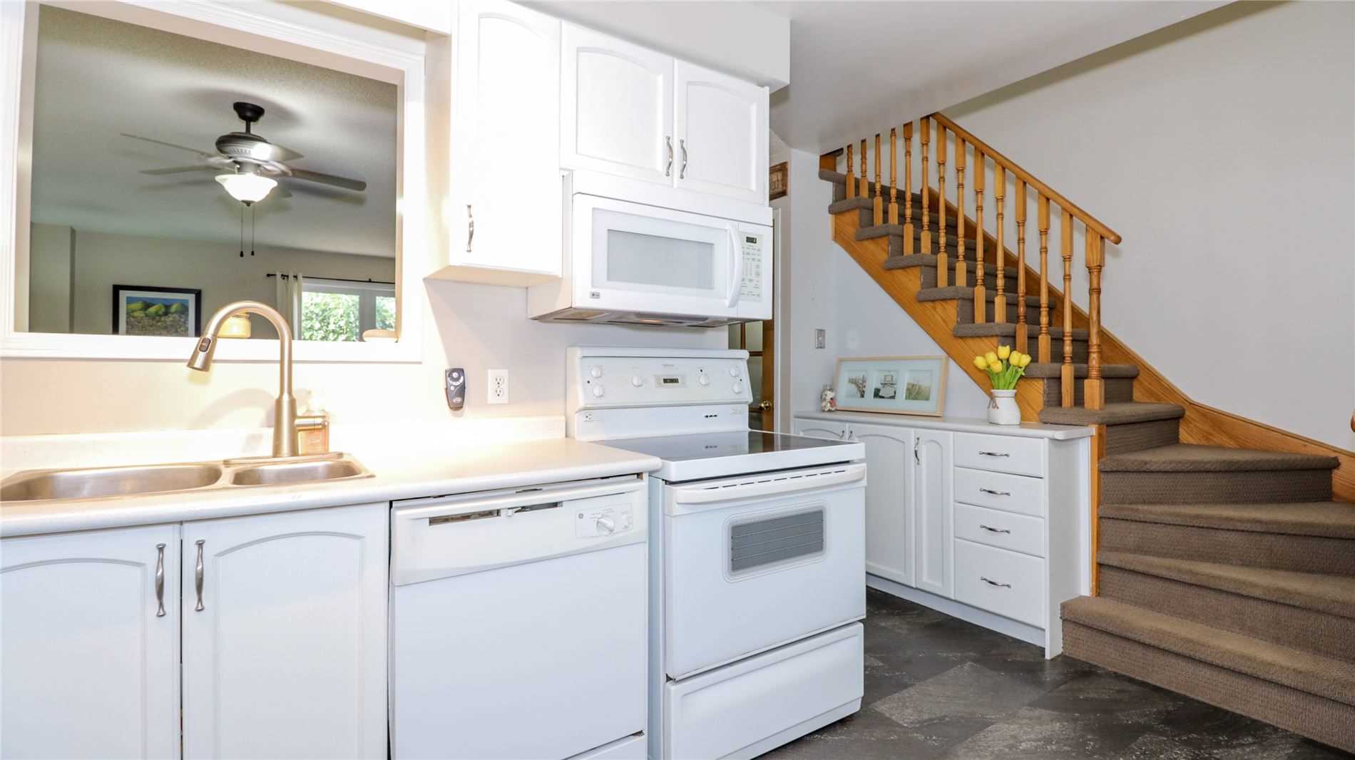 293 Livingstone St W