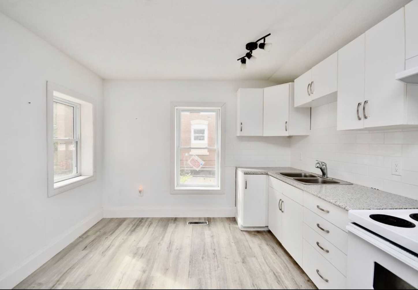 119 Albert St S