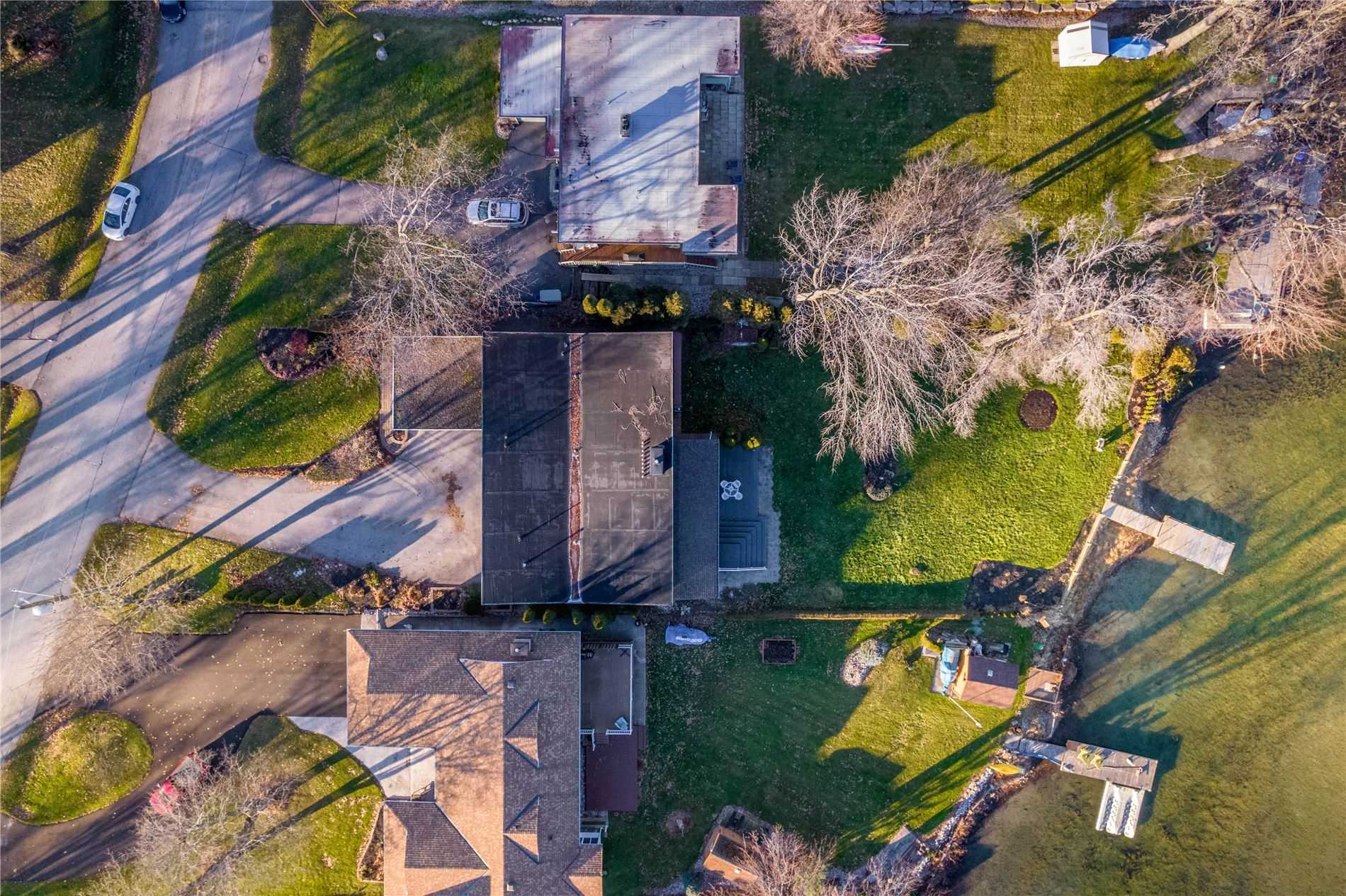 655 Glen Cres