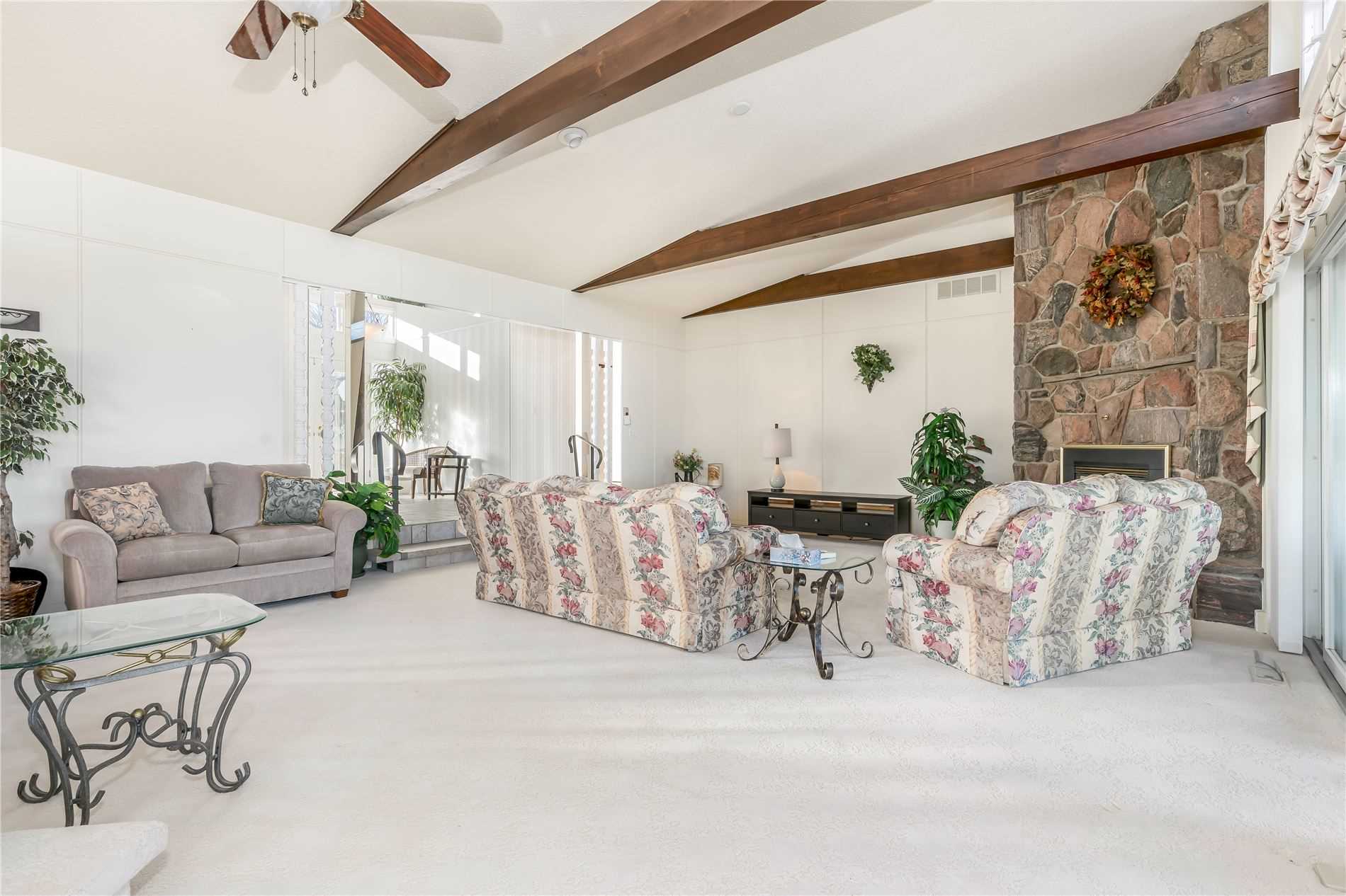 655 Glen Cres