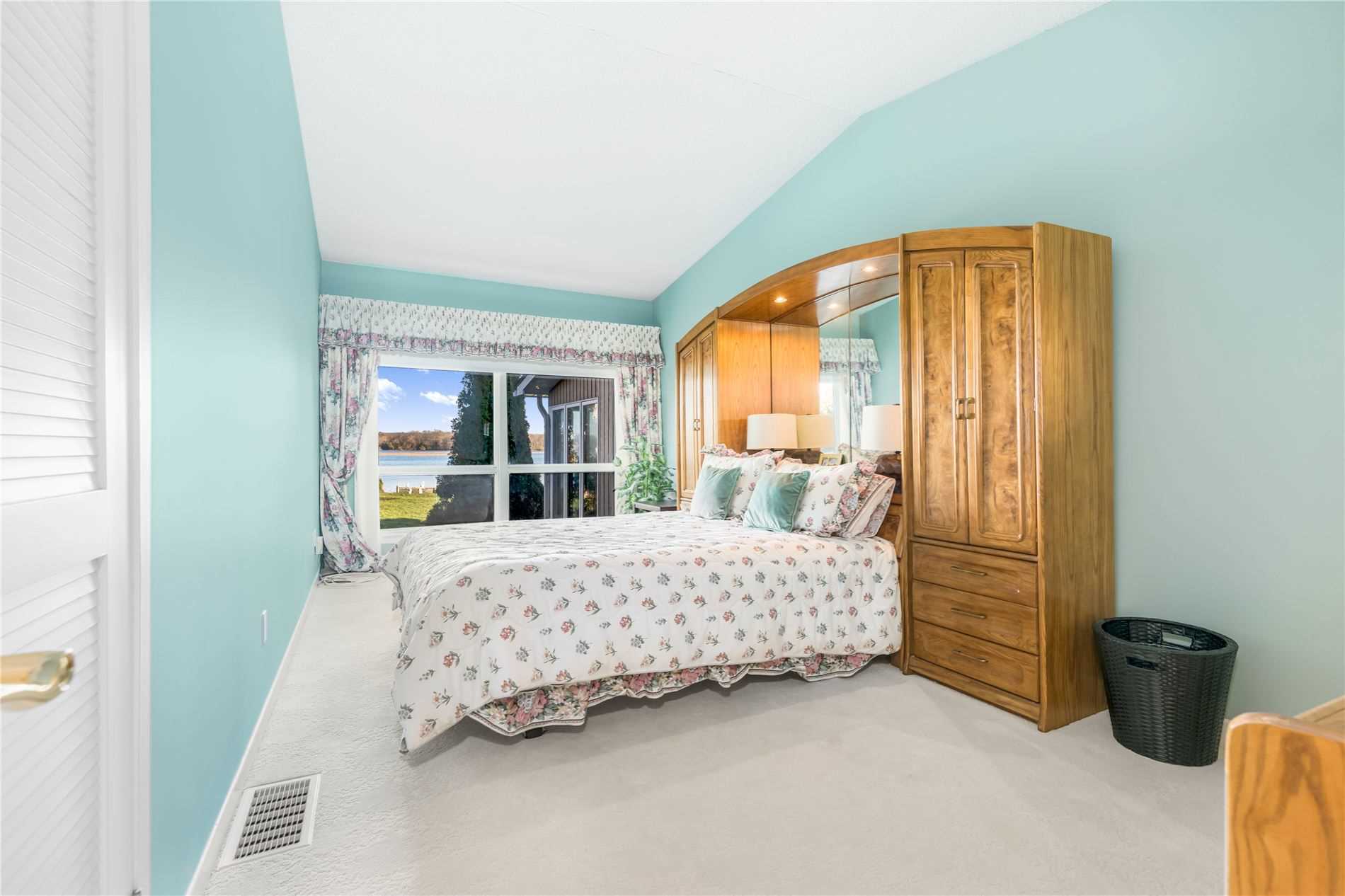 655 Glen Cres