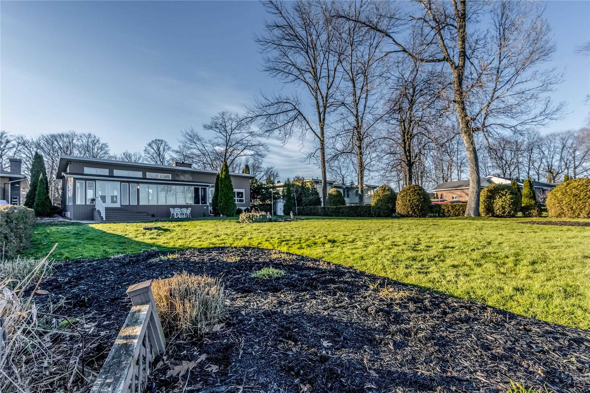 655 Glen Cres