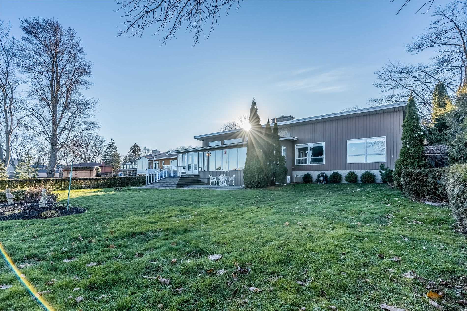 655 Glen Cres