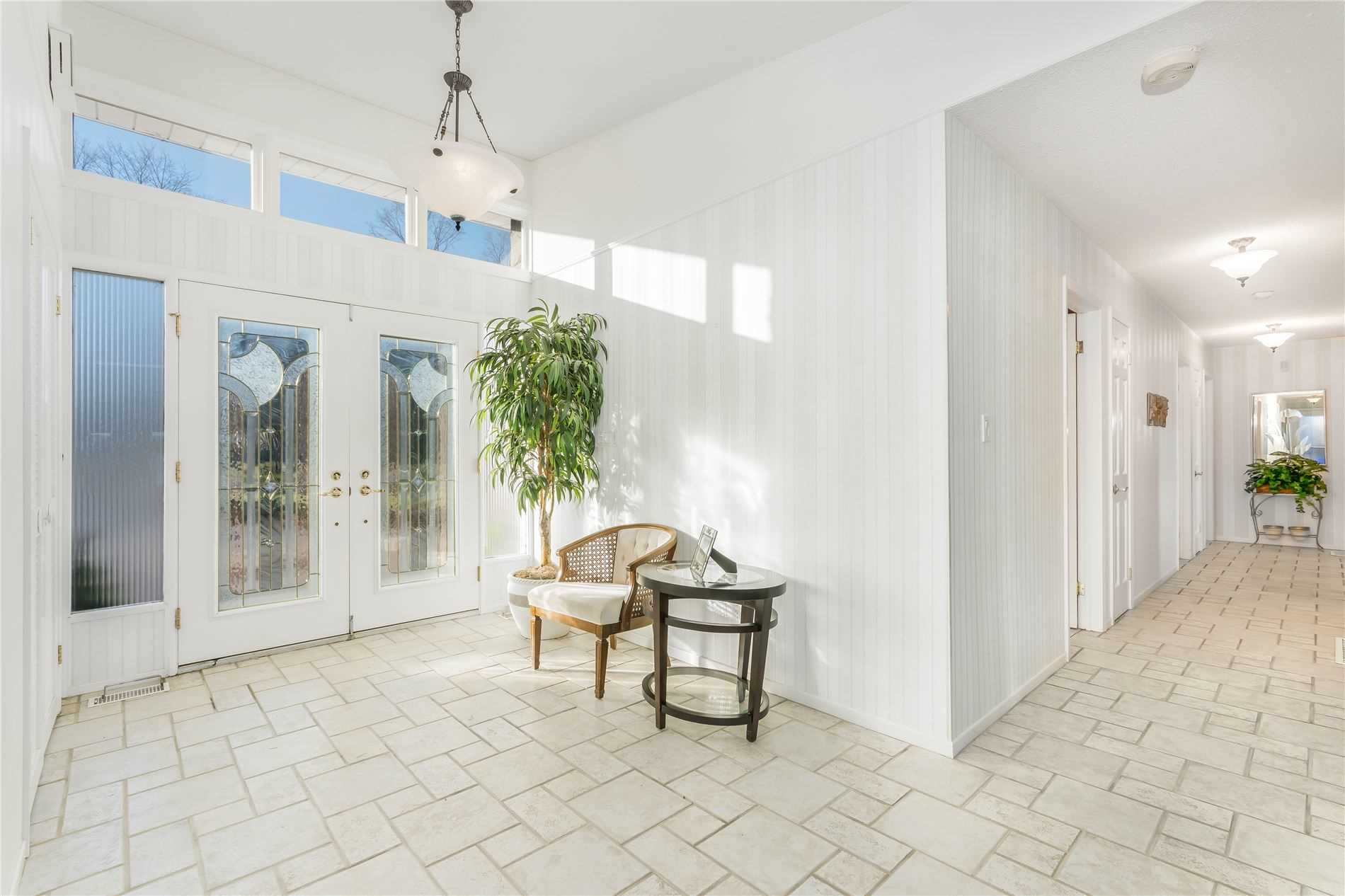 655 Glen Cres