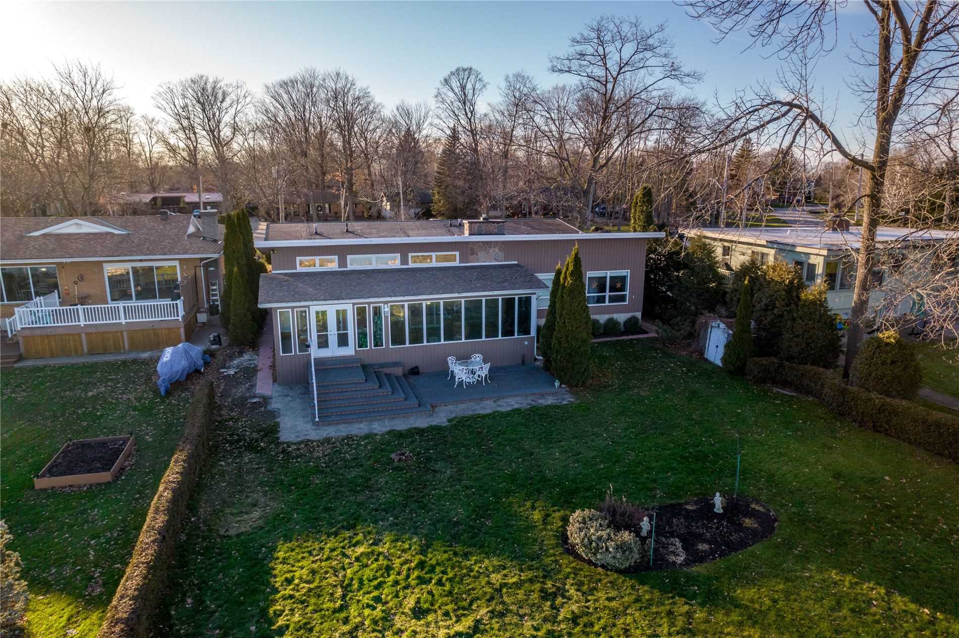 655 Glen Cres