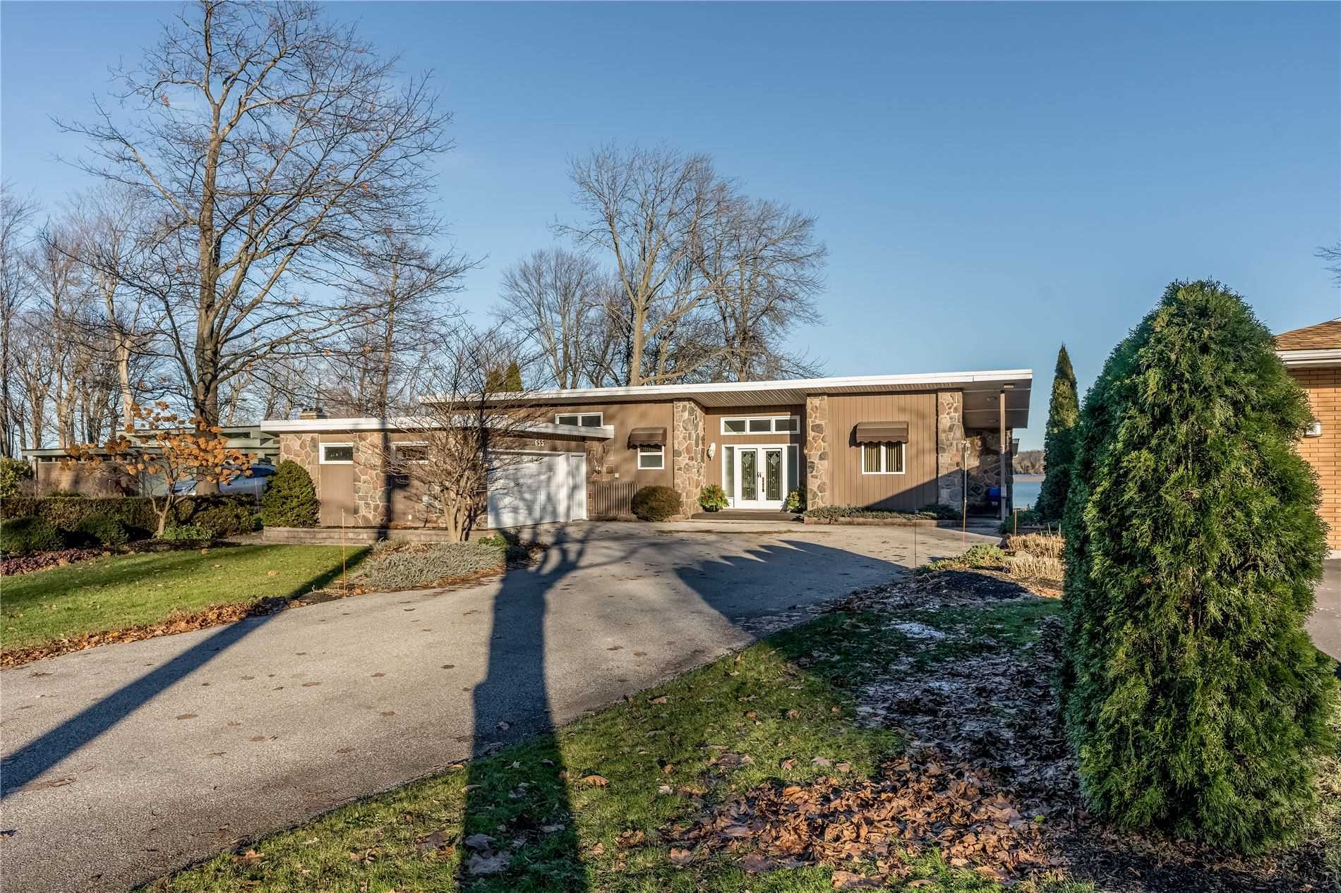 655 Glen Cres