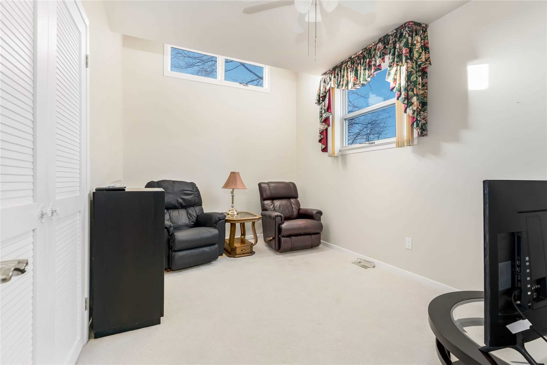 655 Glen Cres