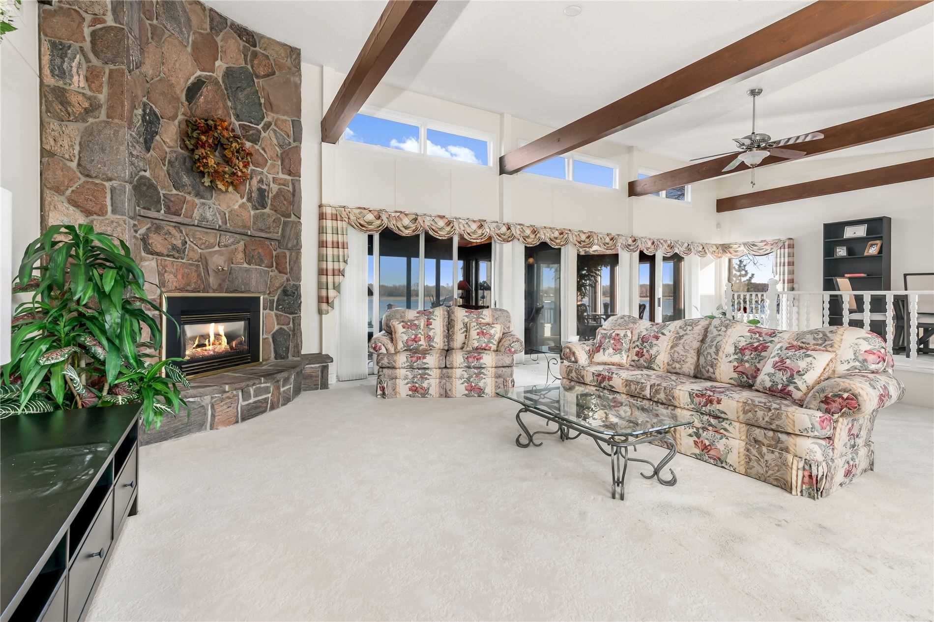 655 Glen Cres