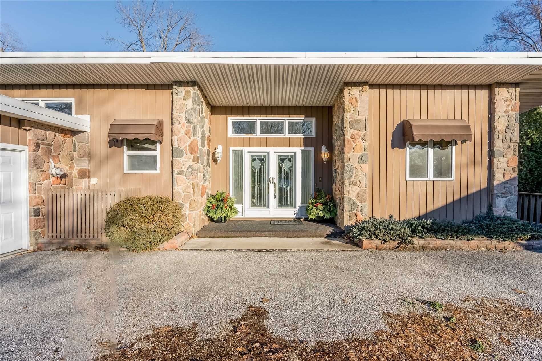 655 Glen Cres