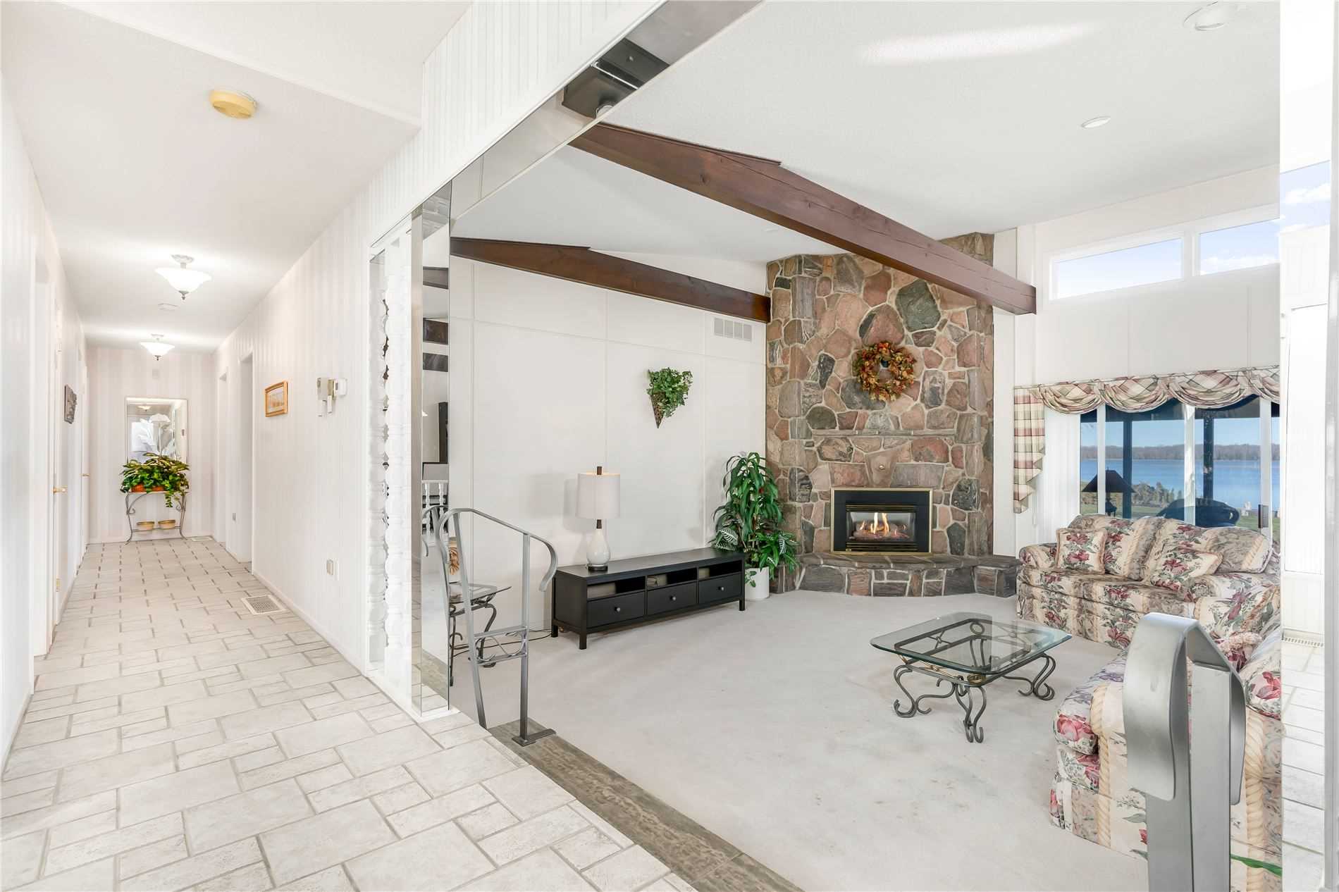 655 Glen Cres