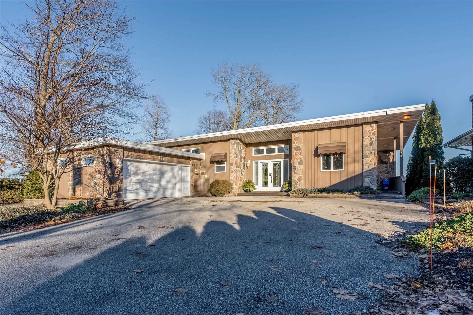655 Glen Cres