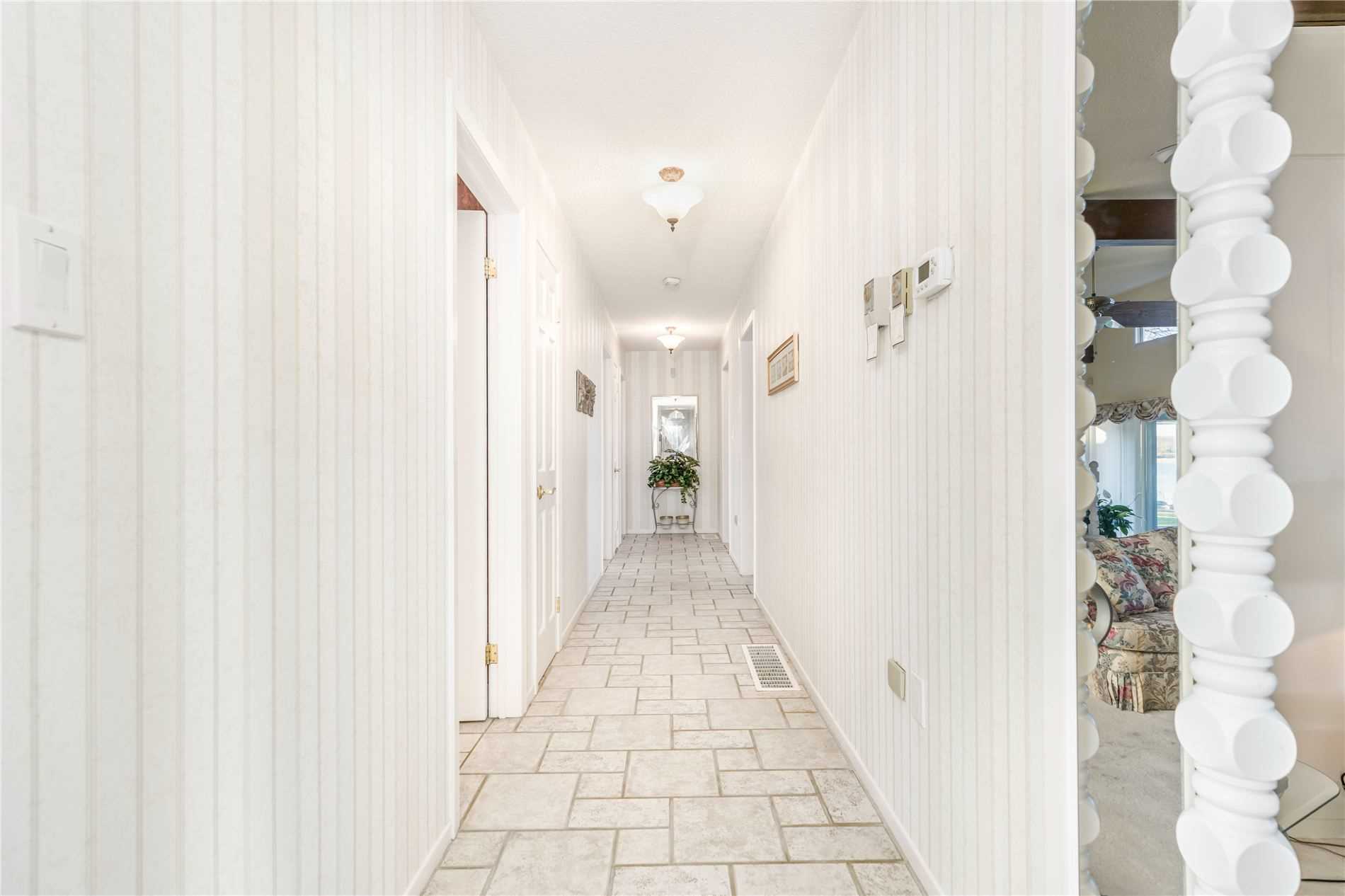 655 Glen Cres