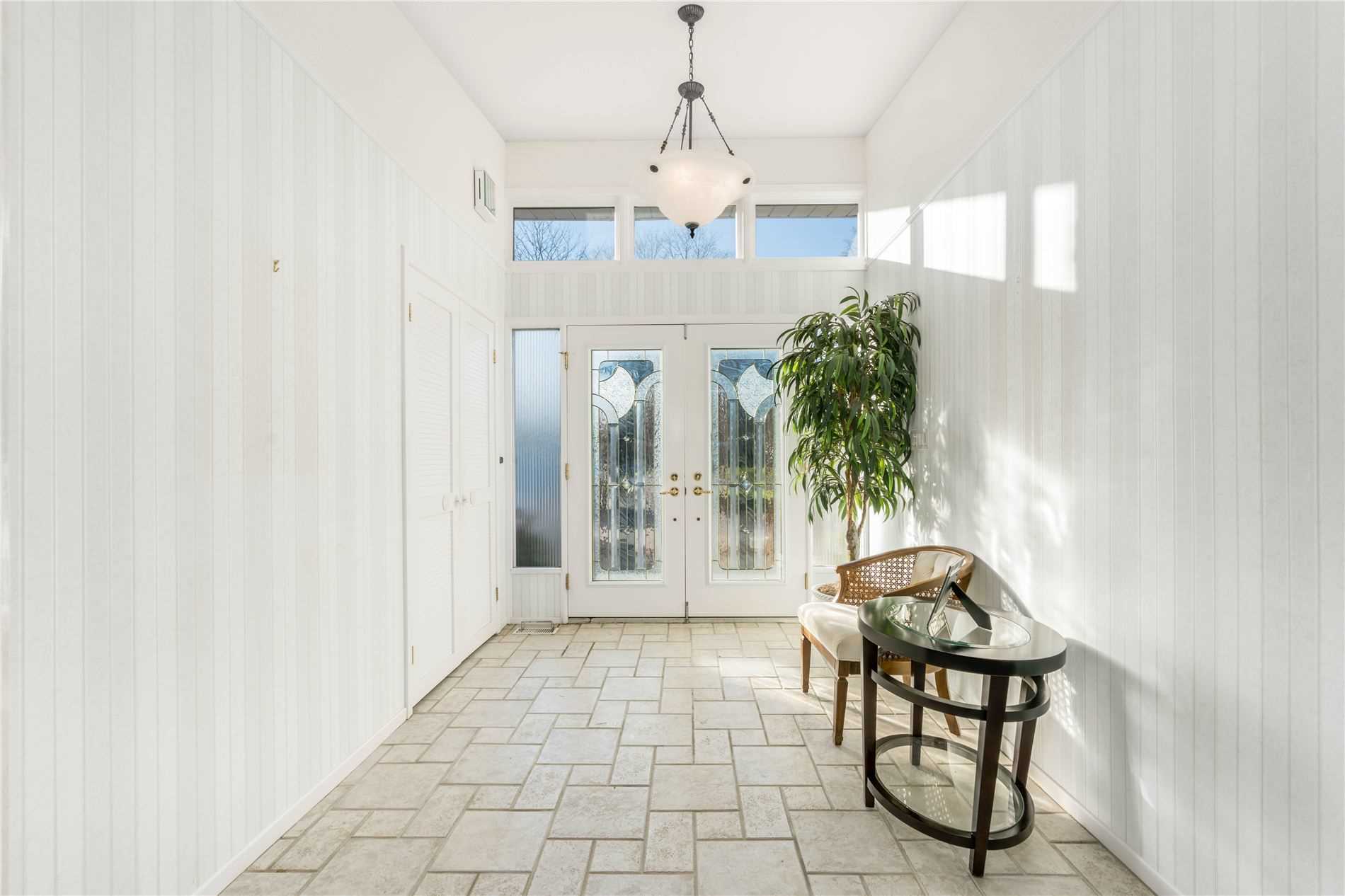 655 Glen Cres