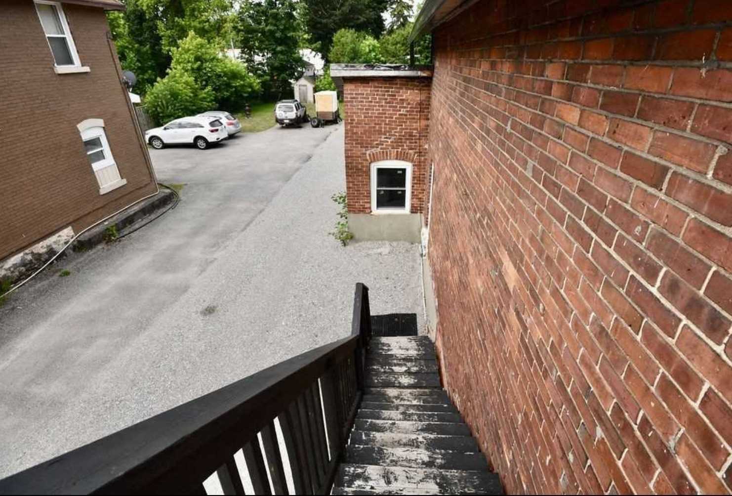 119 Albert St S
