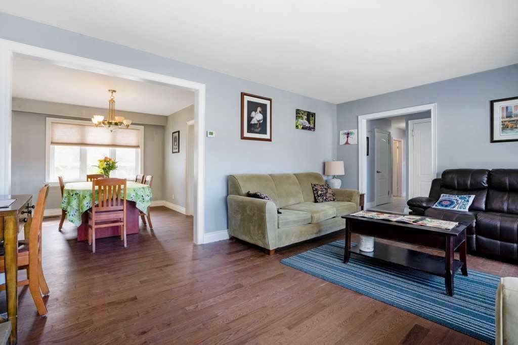 19 Locke Ave