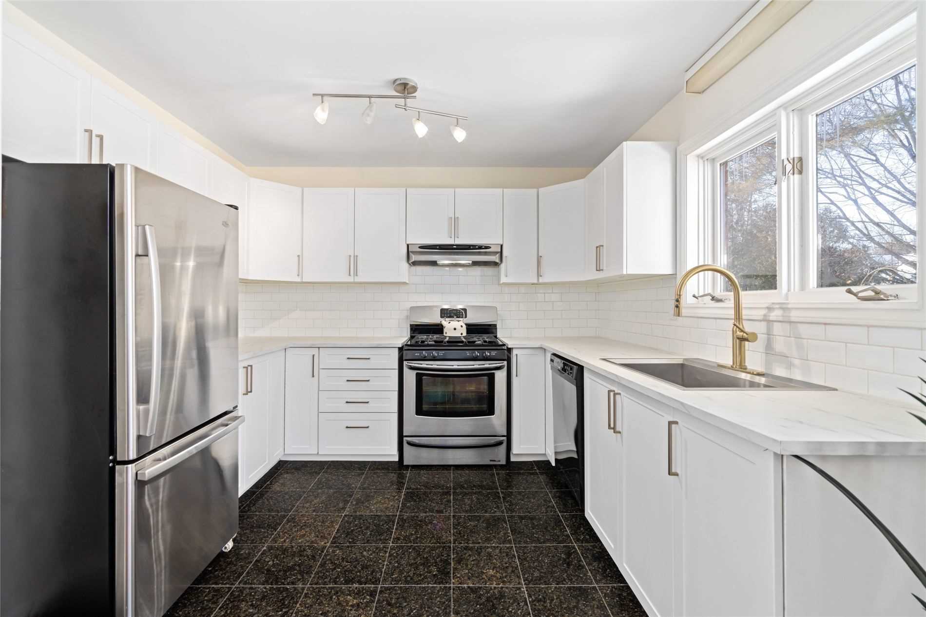 66 Parkside Dr