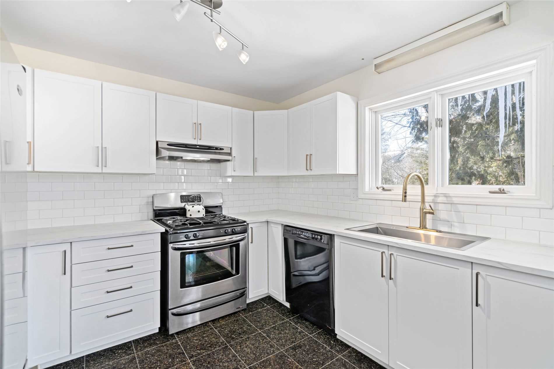 66 Parkside Dr