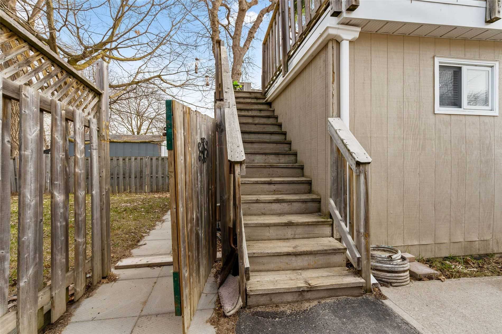 10 Dufferin St