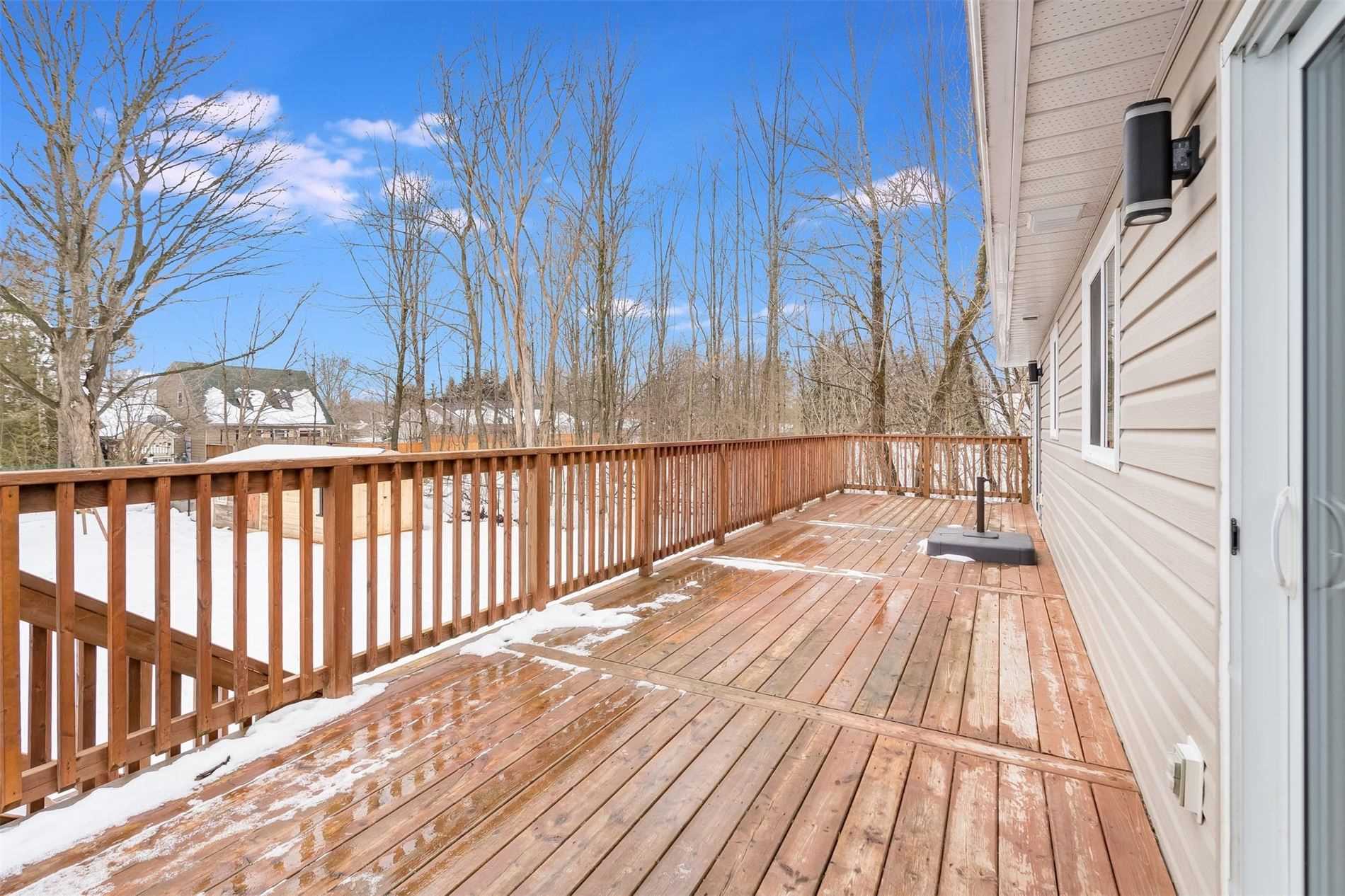 229 Moonstone Rd E