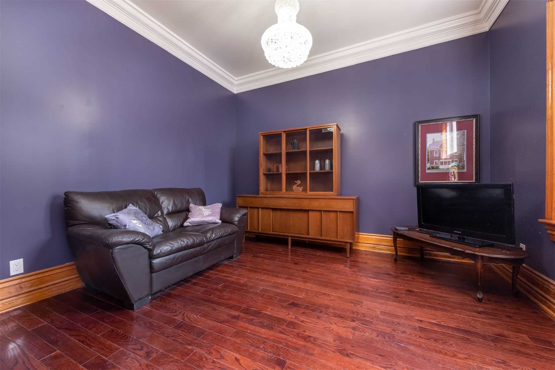 87 Owen St