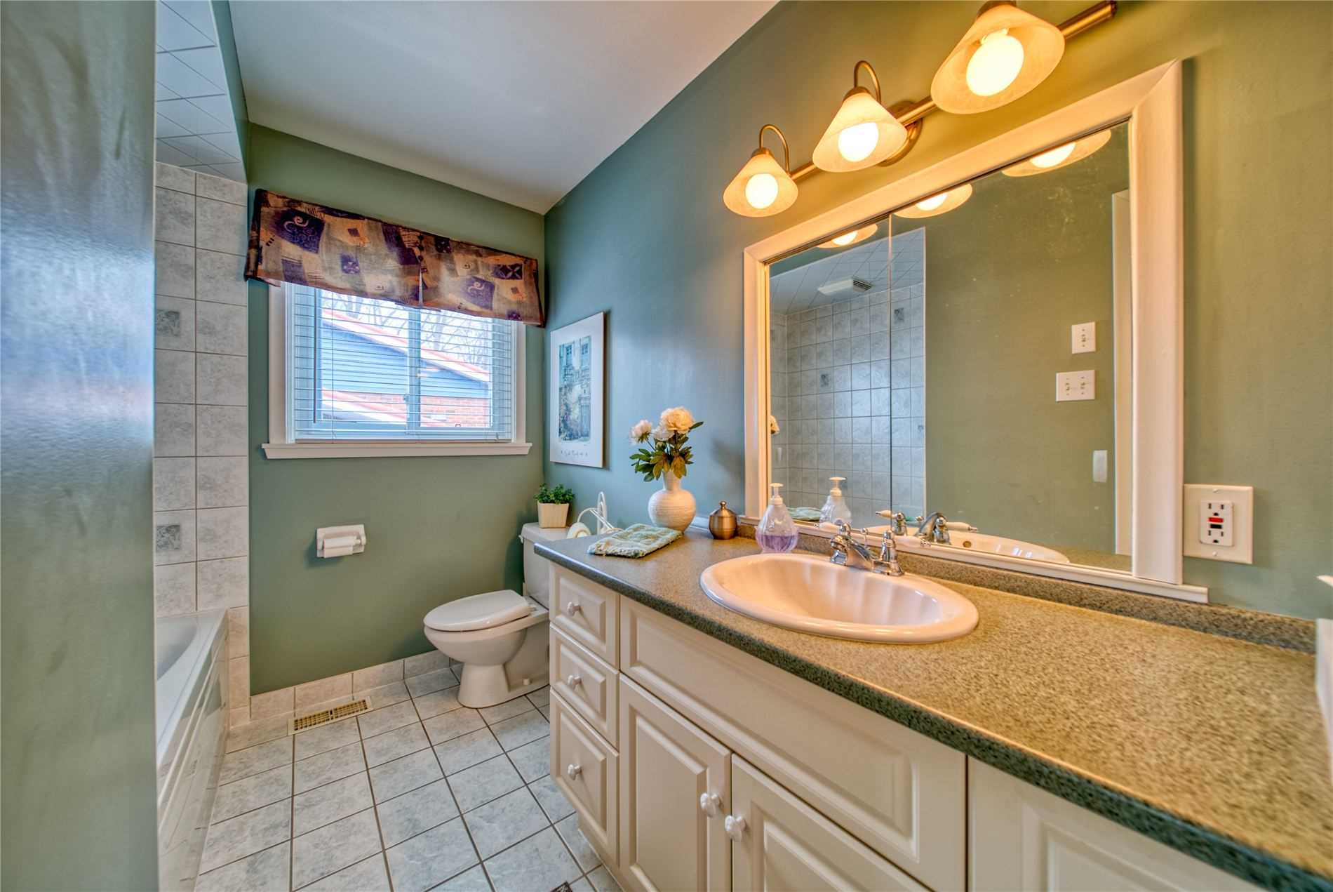 363 Macisaac Dr