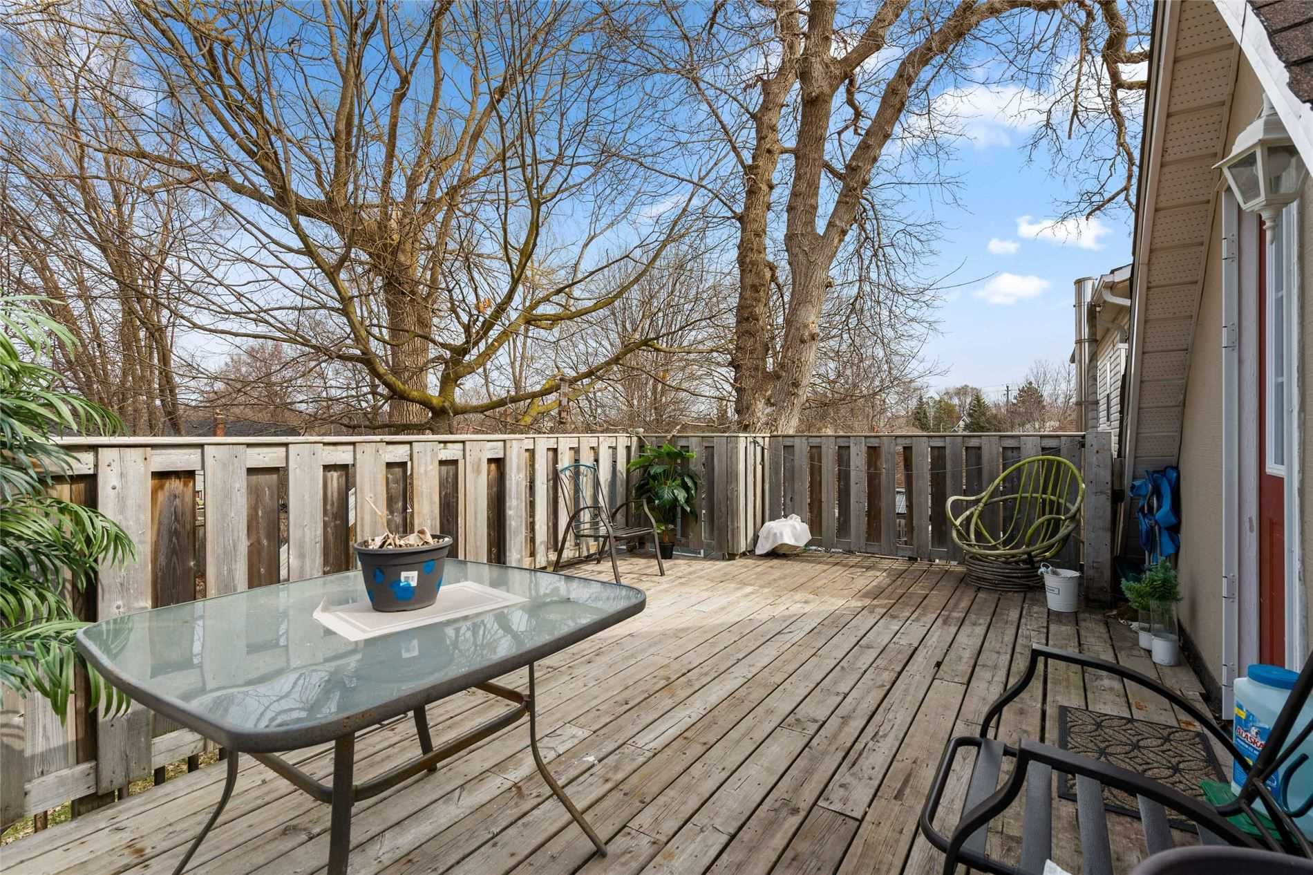10 Dufferin St