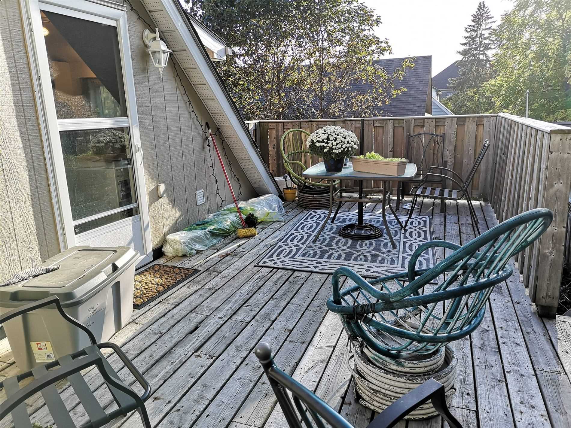 10 Dufferin St
