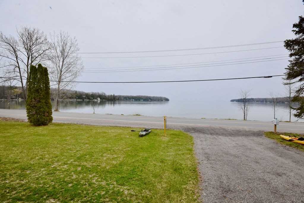 2858 Lakeshore Rd E