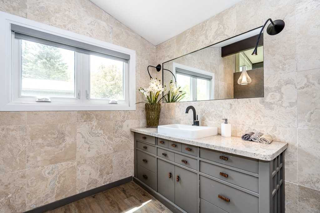 68 Royal Oak Dr