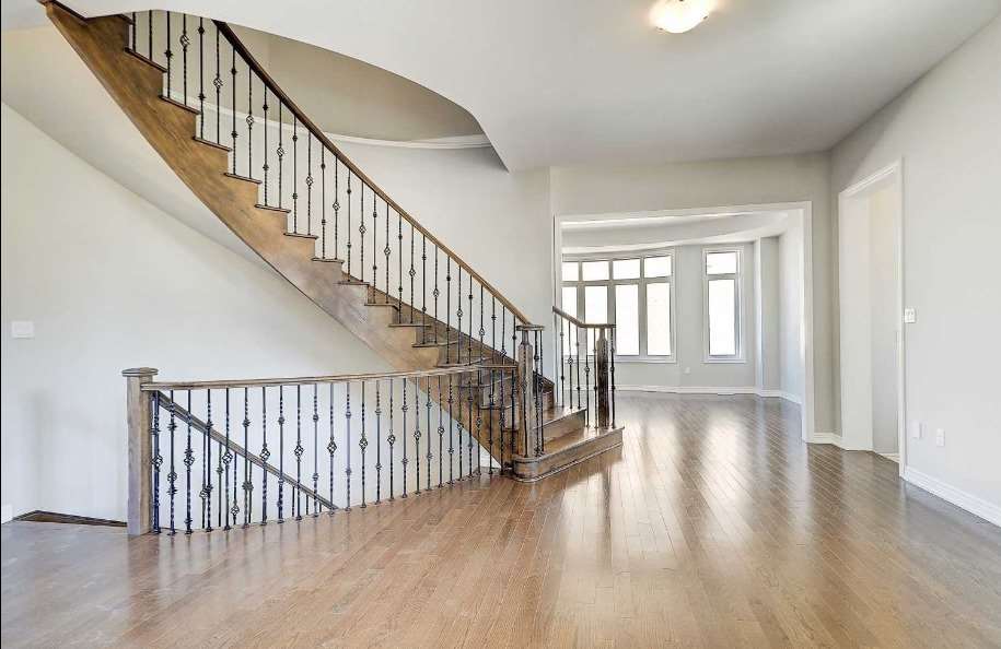 56 Redmond Cres