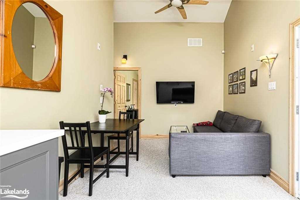 20 Forest Dr