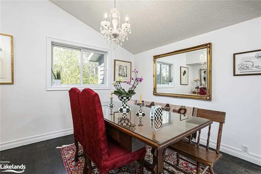 20 Forest Dr