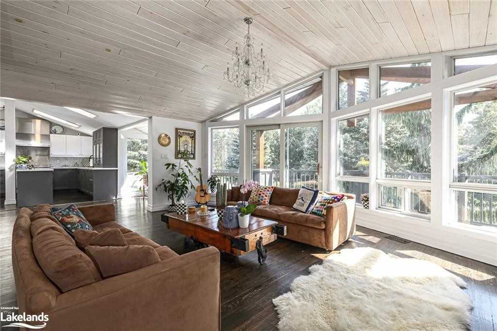 20 Forest Dr