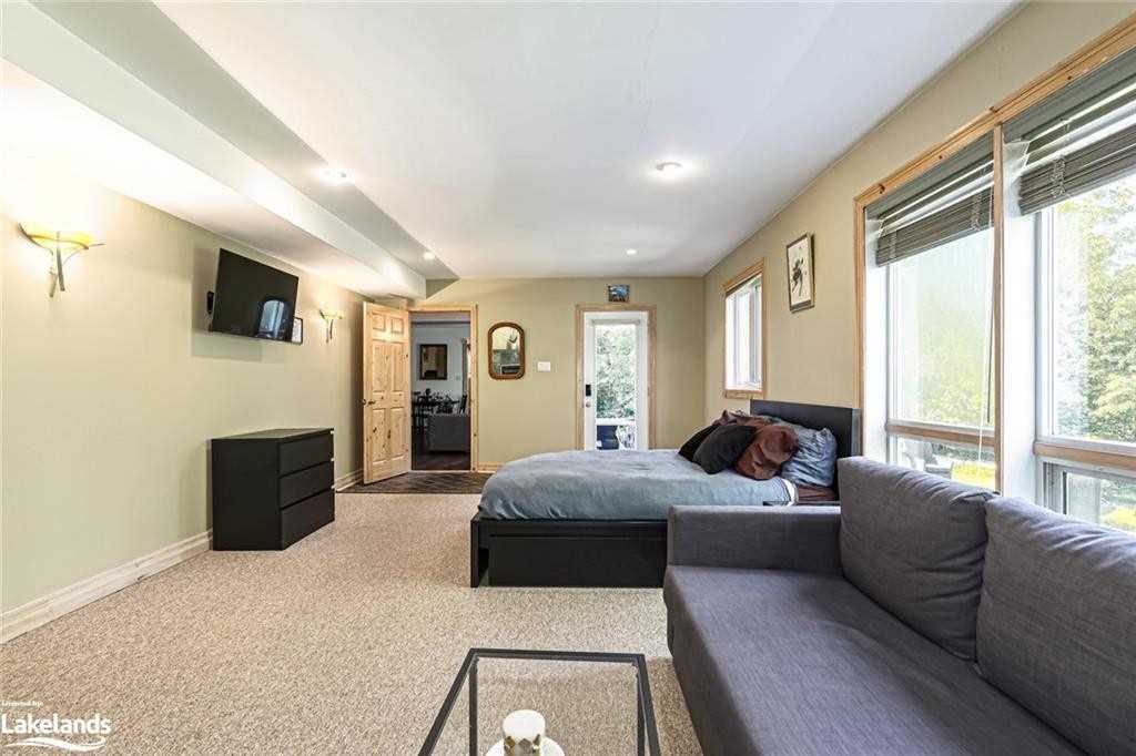 20 Forest Dr