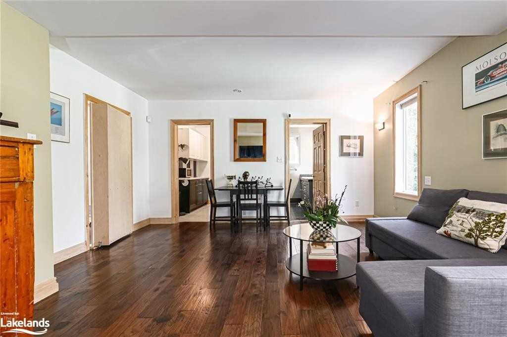 20 Forest Dr