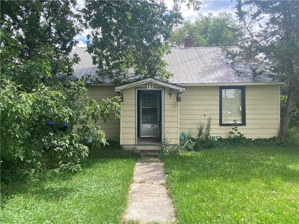 11 Caroline St E