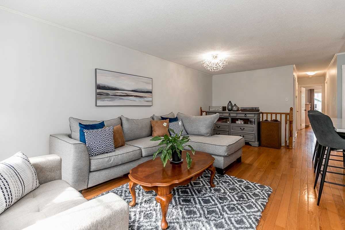 62 Courtice Cres